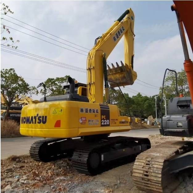 Komatsu PC220-8 - Crawler excavator: picture 3 Komatsu PC220-8 - Crawler excavator: picture 3