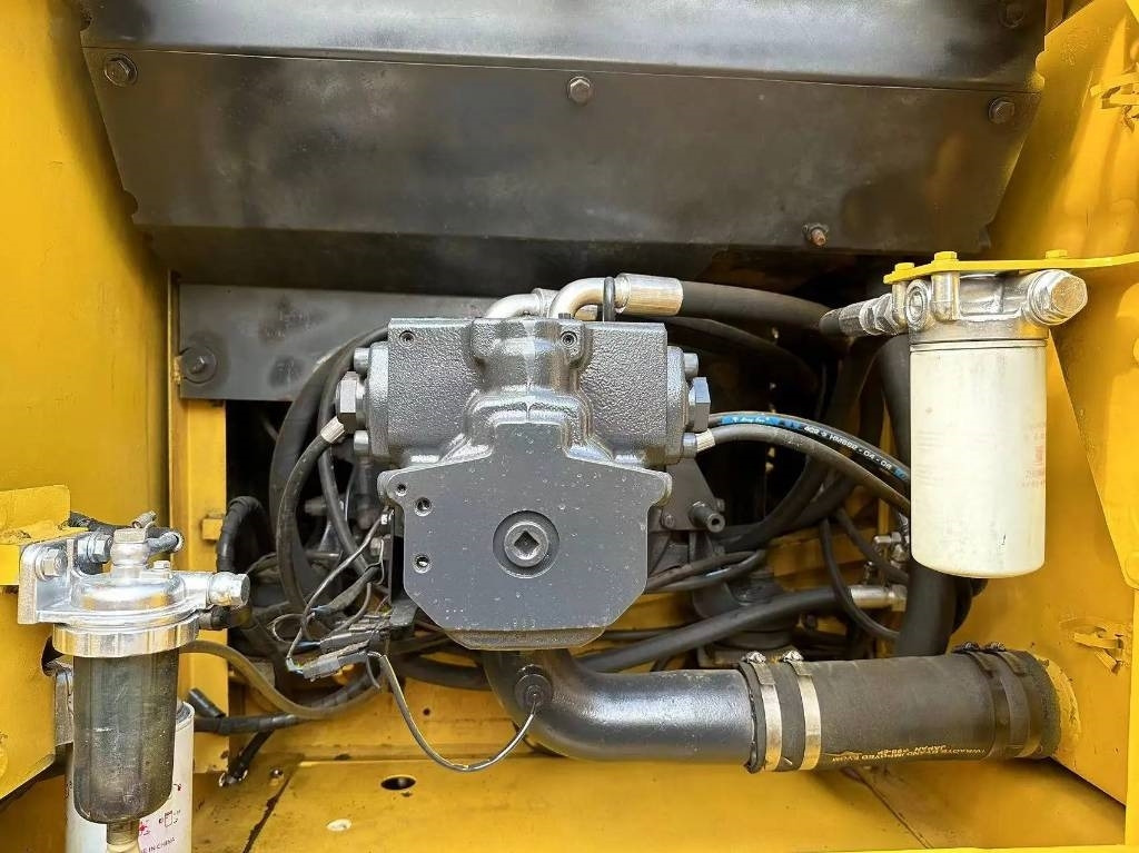 Komatsu PC220-8 - Crawler excavator: picture 4 Komatsu PC220-8 - Crawler excavator: picture 4