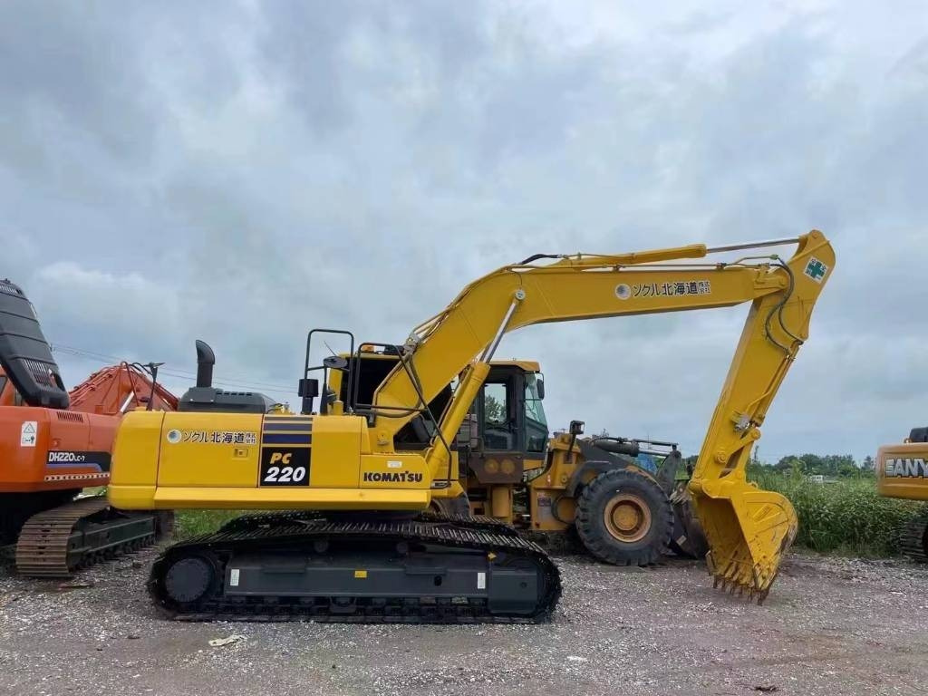 Komatsu PC220-8 - Crawler excavator: picture 1 Komatsu PC220-8 - Crawler excavator: picture 1