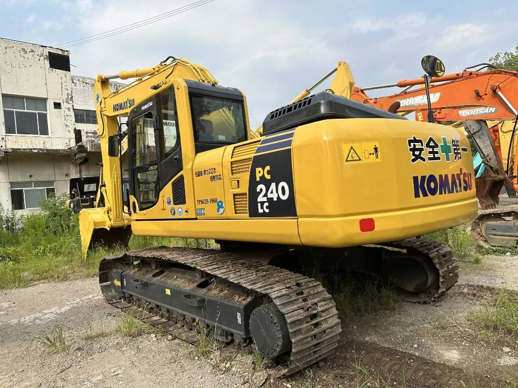 Komatsu PC240-8 - Crawler excavator: picture 4 Komatsu PC240-8 - Crawler excavator: picture 4