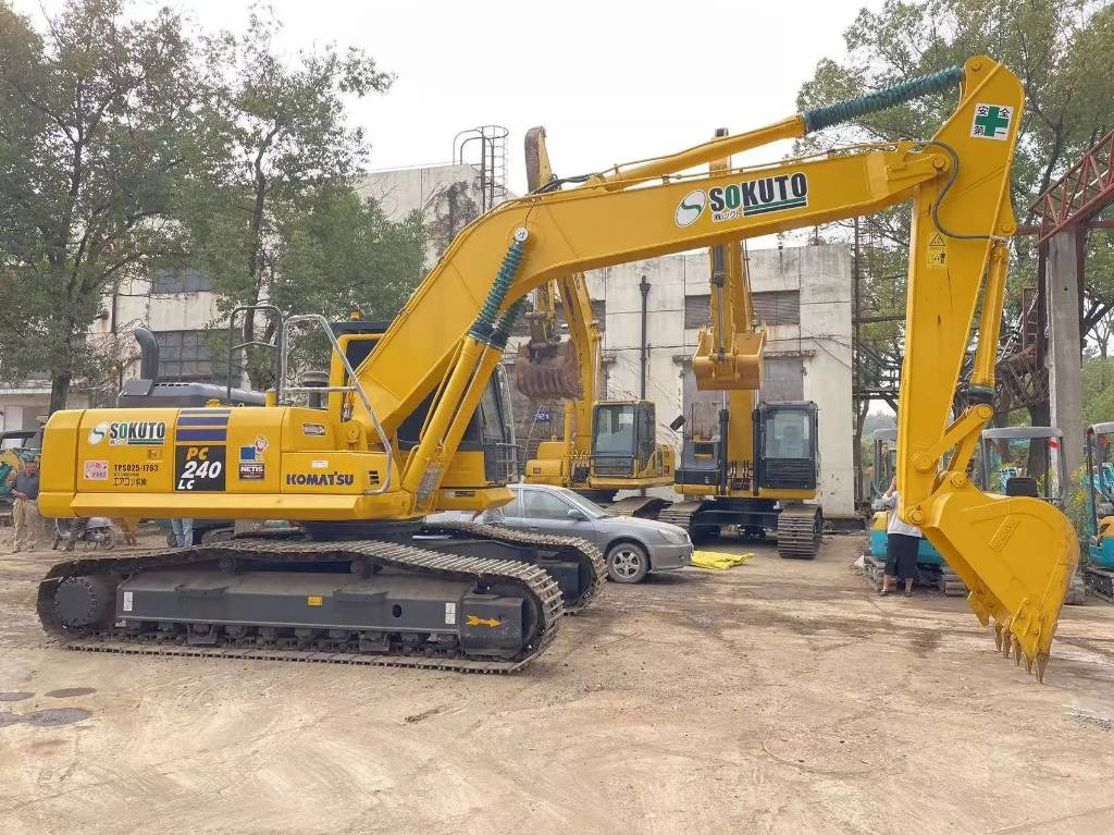 Komatsu PC240-8 - Crawler excavator: picture 1 Komatsu PC240-8 - Crawler excavator: picture 1