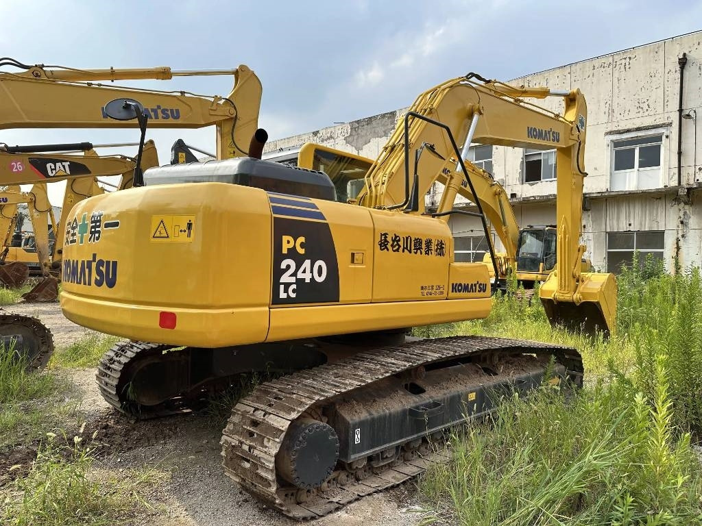 Komatsu PC240-8 - Crawler excavator: picture 2 Komatsu PC240-8 - Crawler excavator: picture 2