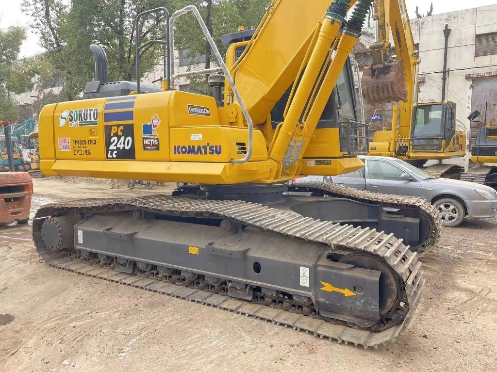 Komatsu PC240-8 - Crawler excavator: picture 2 Komatsu PC240-8 - Crawler excavator: picture 2