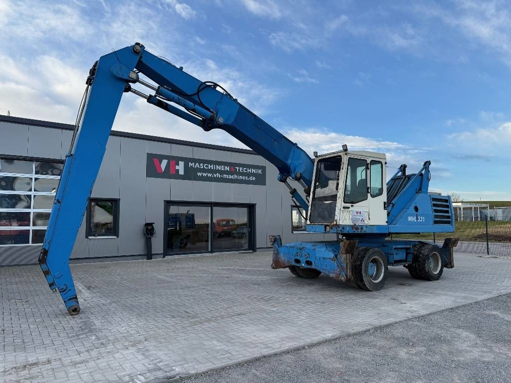 Fuchs MHL 331 - Waste/ Industry handler: picture 1 Fuchs MHL 331 - Waste/ Industry handler: picture 1