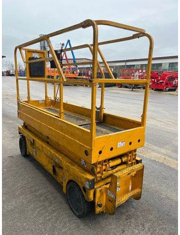 Haulotte Compact 8 - Scherenarbeitsbühne 8,2m, BJ 2021 - Scissor lift: picture 5 Haulotte Compact 8 - Scherenarbeitsbühne 8,2m, BJ 2021 - Scissor lift: picture 5