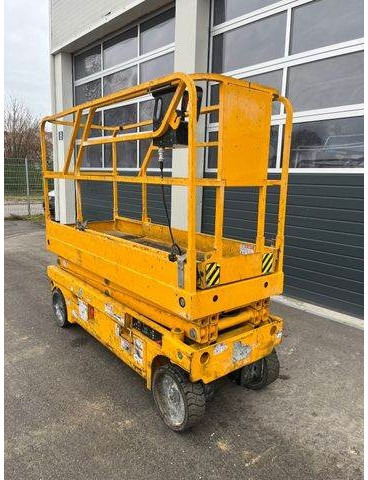 Haulotte Compact 8 - Scherenarbeitsbühne 8,2m, BJ 2021 - Scissor lift: picture 3 Haulotte Compact 8 - Scherenarbeitsbühne 8,2m, BJ 2021 - Scissor lift: picture 3