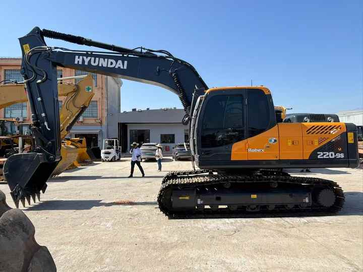 2024 New Hyundai HX220L Crawler Excavator South Korea Made ,22ton Tracked Shovel HX220 Hyundai HX220 Crawler Excavator - Excavator: picture 2 2024 New Hyundai HX220L Crawler Excavator South Korea Made ,22ton Tracked Shovel HX220 Hyundai HX220 Crawler Excavator - Excavator: picture 2