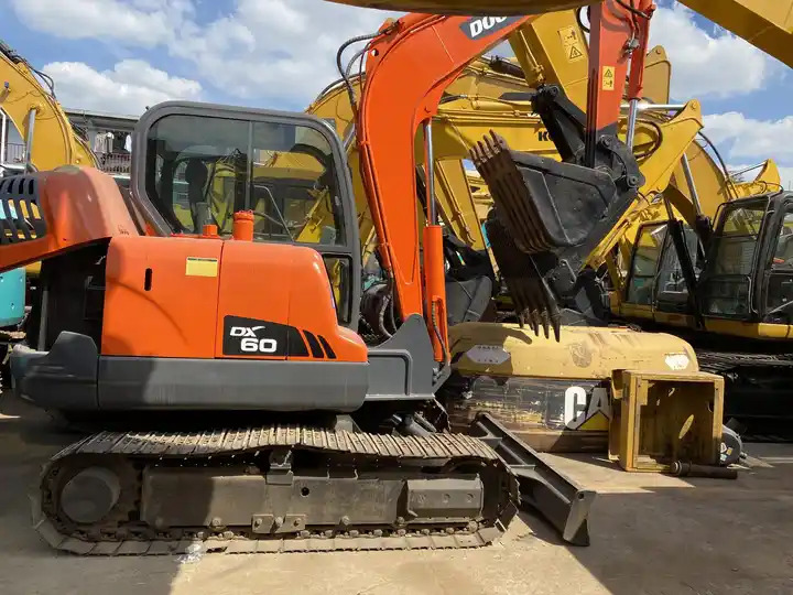 6tons doosan excavator used dx60 dh60 dx55 dh55 mini excavator free shipping - Crawler excavator: picture 4 6tons doosan excavator used dx60 dh60 dx55 dh55 mini excavator free shipping - Crawler excavator: picture 4