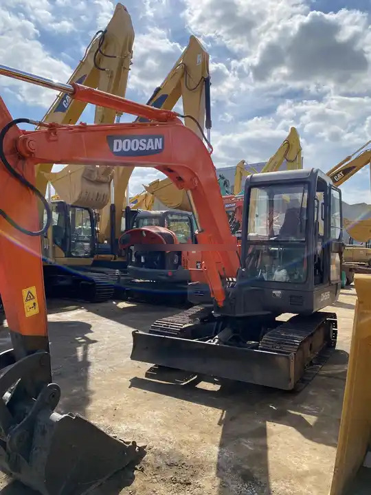 Doosan DH55-V Used Excavator Crawler Excavator Second Hand Japan Engine DH55-V Doosan Excavator in stock for sale - Mini excavator: picture 4 Doosan DH55-V Used Excavator Crawler Excavator Second Hand Japan Engine DH55-V Doosan Excavator in stock for sale - Mini excavator: picture 4