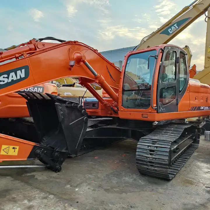 High Quality and Low price Used Doosan Dx60 Wheeled Excavator In Good Condition 6-ton Mini 6t Excavator for sale - Crawler excavator: picture 2 High Quality and Low price Used Doosan Dx60 Wheeled Excavator In Good Condition 6-ton Mini 6t Excavator for sale - Crawler excavator: picture 2