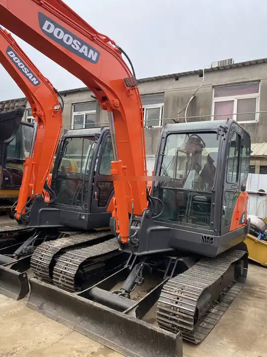 High Quality and Low price Used Doosan Dx60 Wheeled Excavator In Good Condition 6-ton Mini 6t Excavator for sale - Crawler excavator: picture 5 High Quality and Low price Used Doosan Dx60 Wheeled Excavator In Good Condition 6-ton Mini 6t Excavator for sale - Crawler excavator: picture 5