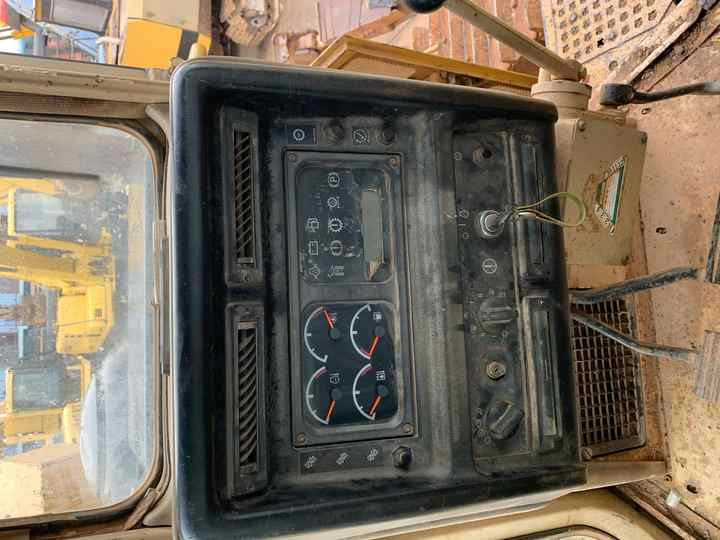 Japan Imported Caterpillar D7R Bulldozer Japan Original Cat D7G D7R D9n D8r Used Bulldozers - Bulldozer: picture 5 Japan Imported Caterpillar D7R Bulldozer Japan Original Cat D7G D7R D9n D8r Used Bulldozers - Bulldozer: picture 5