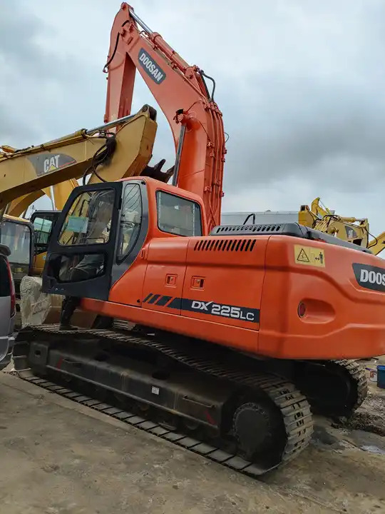 Korea Used Excavator 20ton Doosan Dx225 Dx220 Dx200 Hydraulic Crawler Second Hand Doosan 20ton 22ton Excavator - Excavator: picture 3 Korea Used Excavator 20ton Doosan Dx225 Dx220 Dx200 Hydraulic Crawler Second Hand Doosan 20ton 22ton Excavator - Excavator: picture 3