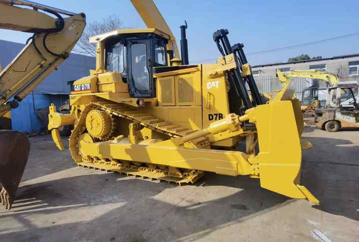 Bulldozer Used Bulldozers CAT D7R D8R with low price in Low Working Hour: picture 7 Bulldozer Used Bulldozers CAT D7R D8R with low price in Low Working Hour: picture 7