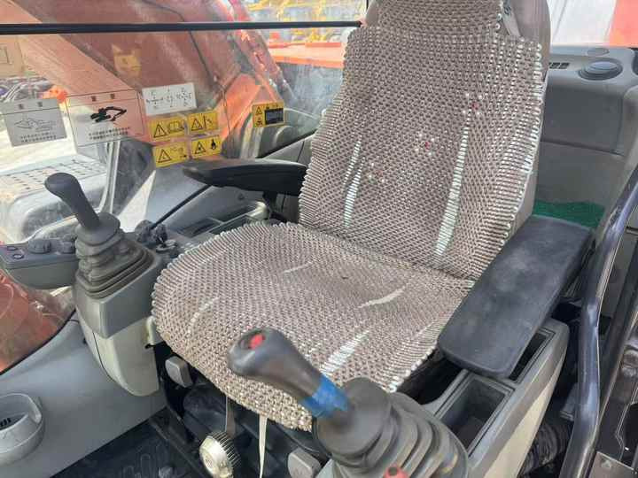 Used Machinery ZX350-5G ZX350-3G 35 Ton Crawler Used Hitachi Excavators Hitachi Heavy Duty Machine ZAXIS 350-5G 350-3G for Sale - Excavator: picture 4 Used Machinery ZX350-5G ZX350-3G 35 Ton Crawler Used Hitachi Excavators Hitachi Heavy Duty Machine ZAXIS 350-5G 350-3G for Sale - Excavator: picture 4