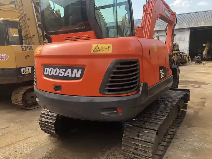 Doosan excavator used dx60 dh60 dx55 dh55 mini excavator 6 ton mini excavator free shipping - Crawler excavator: picture 3 Doosan excavator used dx60 dh60 dx55 dh55 mini excavator 6 ton mini excavator free shipping - Crawler excavator: picture 3
