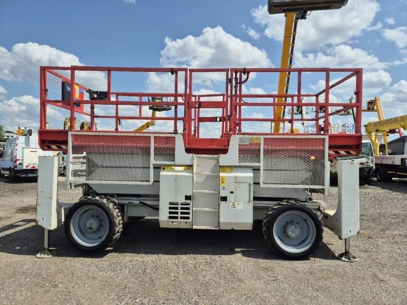 Genie GS3390 - 12,06 m - 4x4 - diesel - Scissor lift: picture 4 Genie GS3390 - 12,06 m - 4x4 - diesel - Scissor lift: picture 4