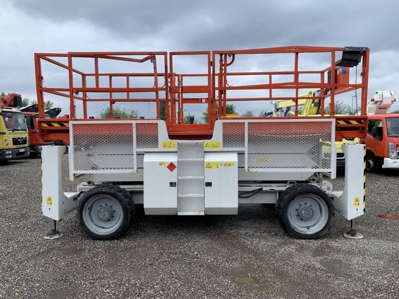 Genie GS3390 - 12,06 m - 4x4 - diesel - Scissor lift: picture 5 Genie GS3390 - 12,06 m - 4x4 - diesel - Scissor lift: picture 5