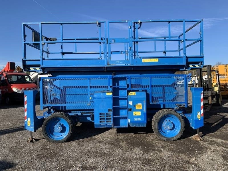 Genie GS5390 - 18m - 4x4 - Diesel - Scissor lift: picture 5 Genie GS5390 - 18m - 4x4 - Diesel - Scissor lift: picture 5