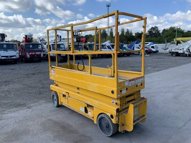 Haulotte Compact 8 - 8m, electric - Scissor lift: picture 1 Haulotte Compact 8 - 8m, electric - Scissor lift: picture 1