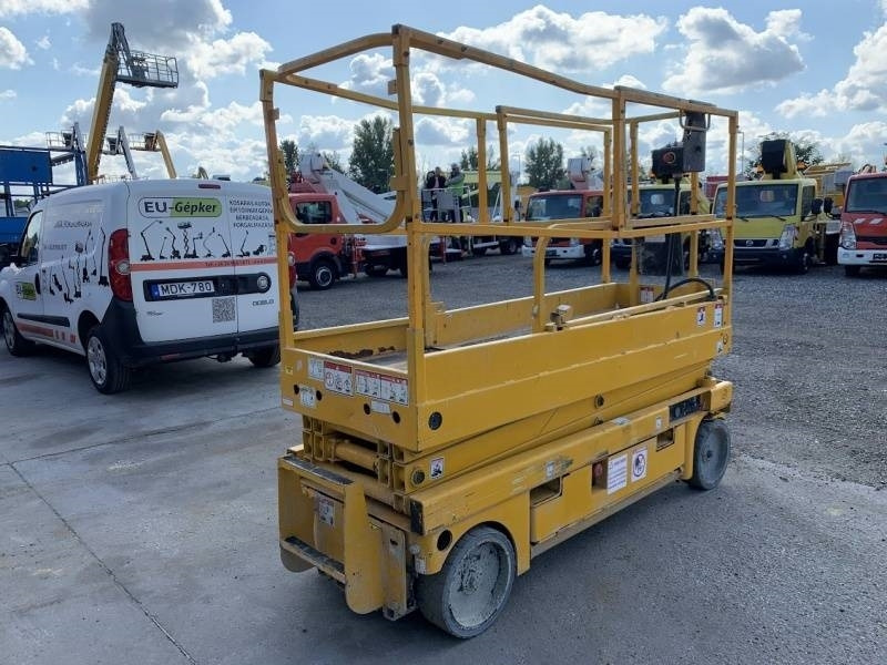 Haulotte Compact 8 - 8m, electric - Scissor lift: picture 2 Haulotte Compact 8 - 8m, electric - Scissor lift: picture 2