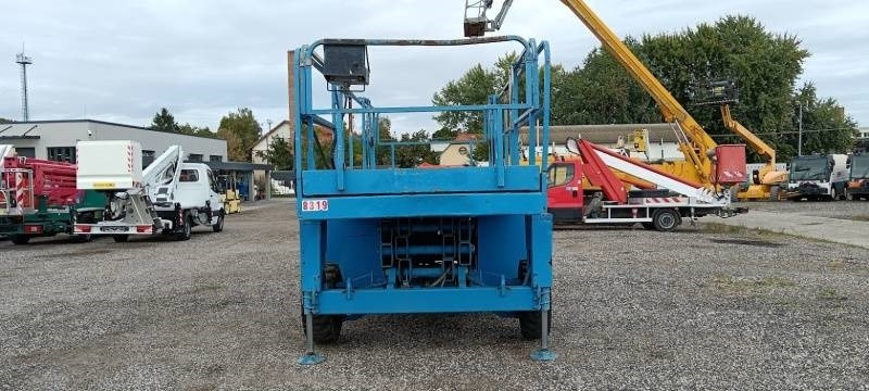 Haulotte H12SXL - 12m, 4x4, diesel - Scissor lift: picture 3 Haulotte H12SXL - 12m, 4x4, diesel - Scissor lift: picture 3