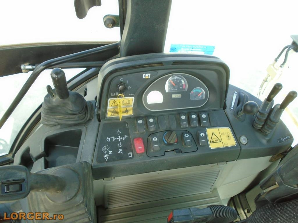 Backhoe loader CAT 432 F: picture 9 Backhoe loader CAT 432 F: picture 9