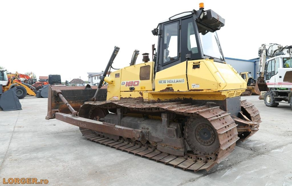 New Holland D 180 - Bulldozer: picture 3 New Holland D 180 - Bulldozer: picture 3