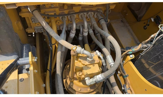 Crawler excavator 2021 Caterpillar 320GC: picture 9