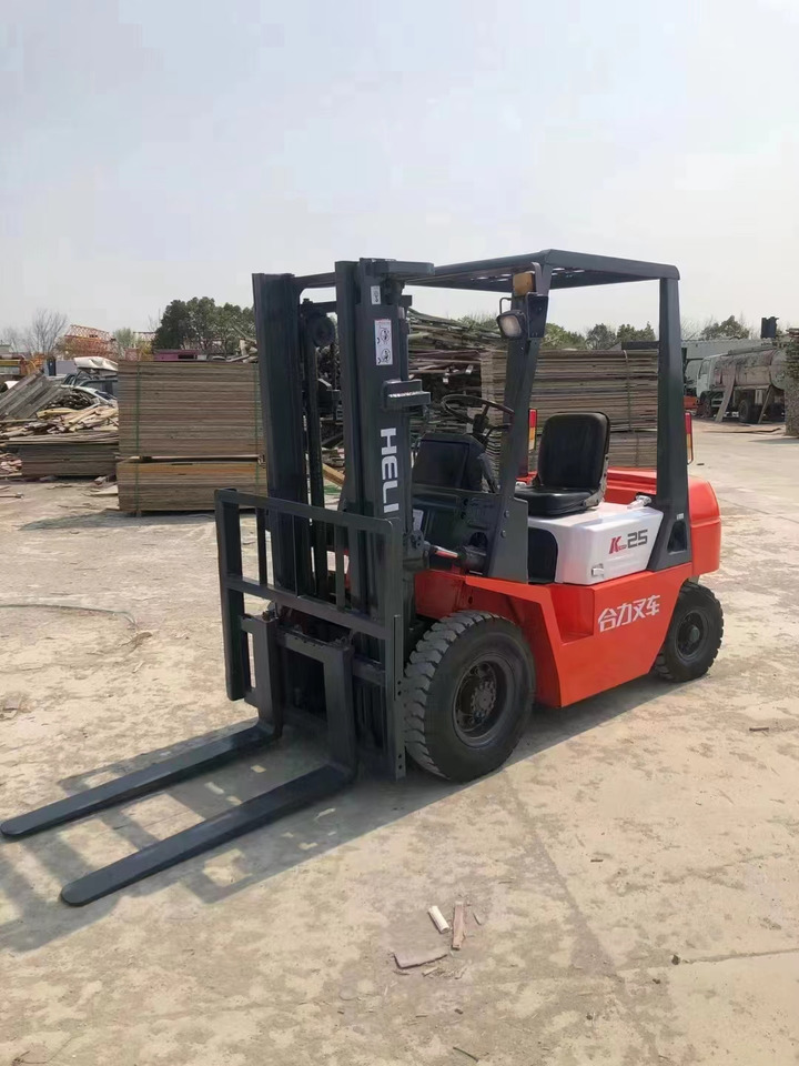 HELI 2.5TONS - Forklift: picture 1 HELI 2.5TONS - Forklift: picture 1