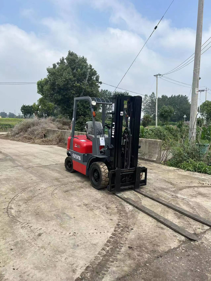 HELI 3TONS - Forklift: picture 4 HELI 3TONS - Forklift: picture 4