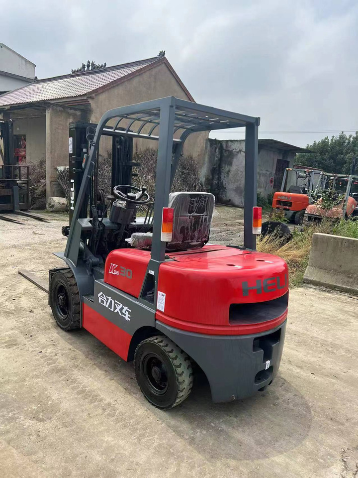 HELI 3TONS - Forklift: picture 1 HELI 3TONS - Forklift: picture 1