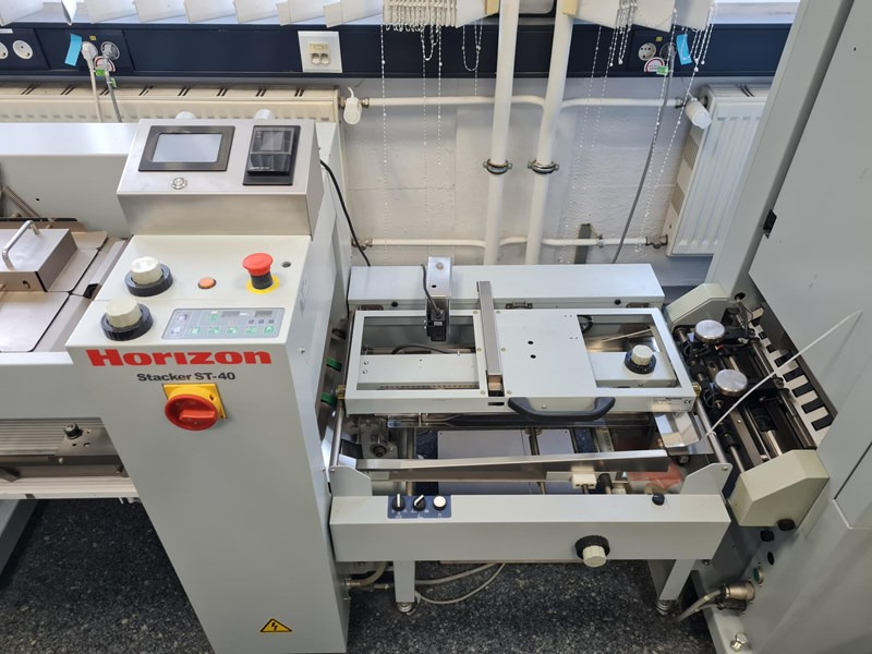 Horizon Stitchliner 5500 | 2011 | 2.31 Mio - Printing machinery: picture 2 Horizon Stitchliner 5500 | 2011 | 2.31 Mio - Printing machinery: picture 2