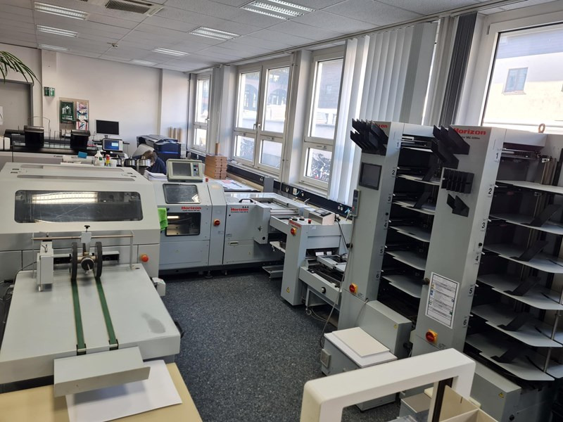Horizon Stitchliner 5500 | 2011 | 2.31 Mio - Printing machinery: picture 1 Horizon Stitchliner 5500 | 2011 | 2.31 Mio - Printing machinery: picture 1