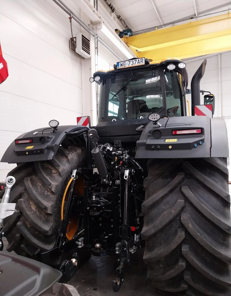 JCB 8330 iCon - Farm tractor: picture 4 JCB 8330 iCon - Farm tractor: picture 4