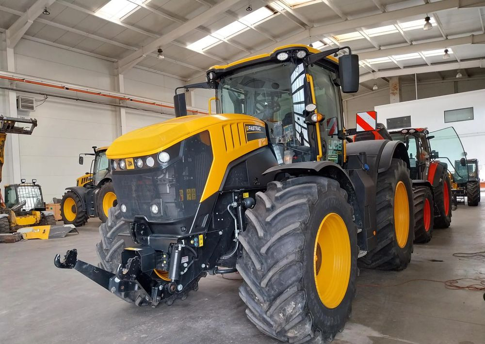 JCB 8330 iCon - Farm tractor: picture 3 JCB 8330 iCon - Farm tractor: picture 3