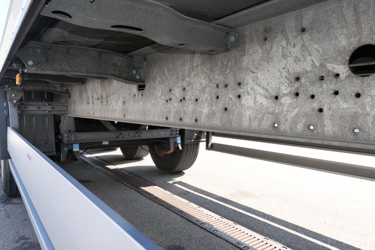 Closed box semi-trailer Schmitz Cargobull SKO 24 / ROLLTOR / LIFTACHSE /2 x ZURRLEISTE: picture 15