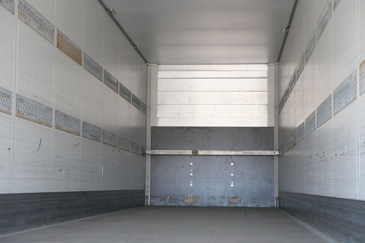 Closed box semi-trailer Schmitz Cargobull SKO 24 / ROLLTOR / LIFTACHSE /2 x ZURRLEISTE: picture 28