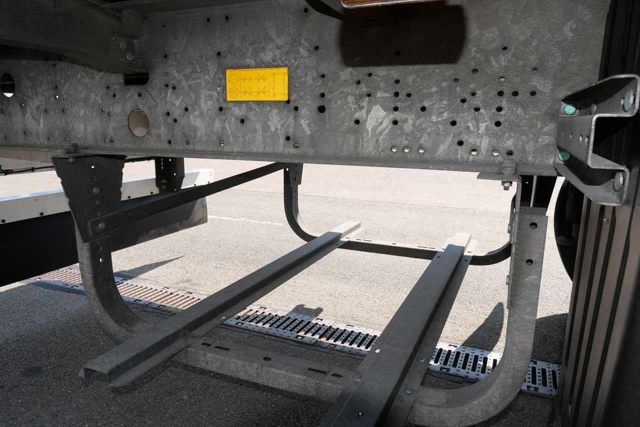 Closed box semi-trailer Schmitz Cargobull SKO 24 / ROLLTOR / LIFTACHSE /2 x ZURRLEISTE: picture 19