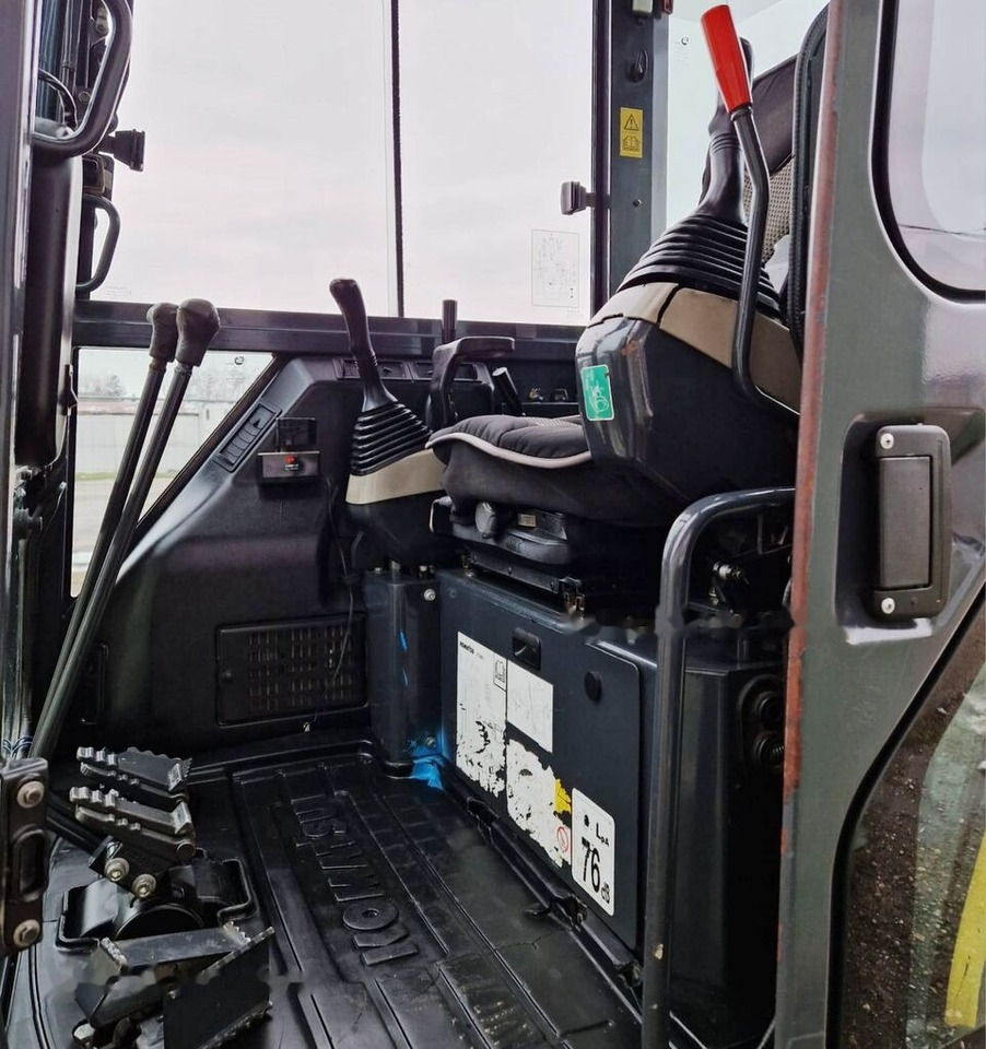 Komatsu PC50 MR-2 - Mini excavator: picture 3 Komatsu PC50 MR-2 - Mini excavator: picture 3