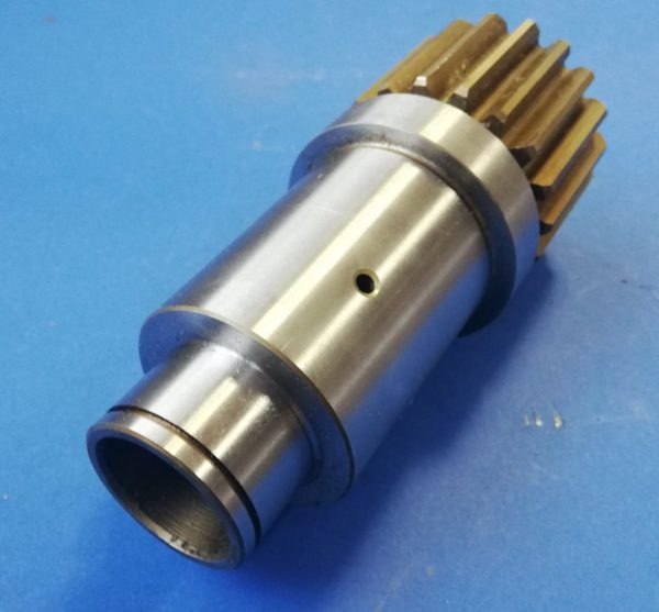 010430A Bobcat 325 Schwenkmotorwelle - Swing motor for Construction machinery: picture 1 010430A Bobcat 325 Schwenkmotorwelle - Swing motor for Construction machinery: picture 1