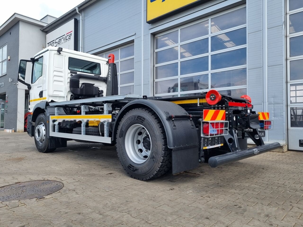 MAN TGM 18 250 - Hook lift truck: picture 5 MAN TGM 18 250 - Hook lift truck: picture 5