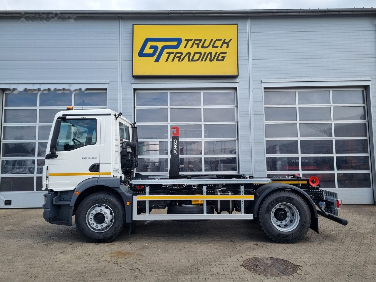MAN TGM 18 250 - Hook lift truck: picture 2 MAN TGM 18 250 - Hook lift truck: picture 2