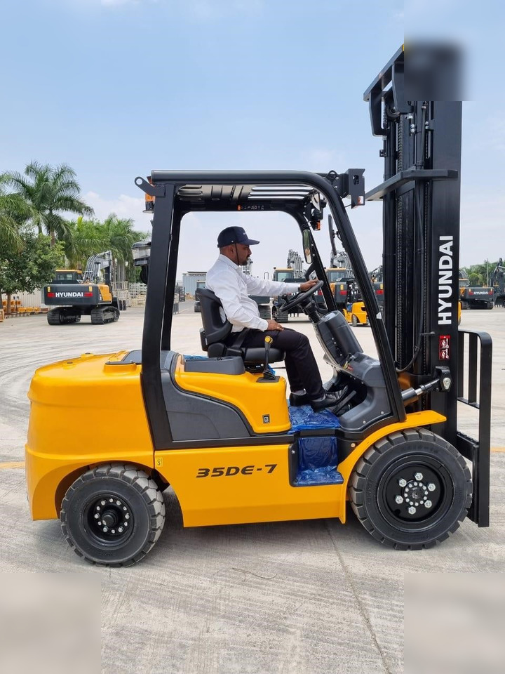 HYUNDAI 35DE-7 - Forklift: picture 2 HYUNDAI 35DE-7 - Forklift: picture 2