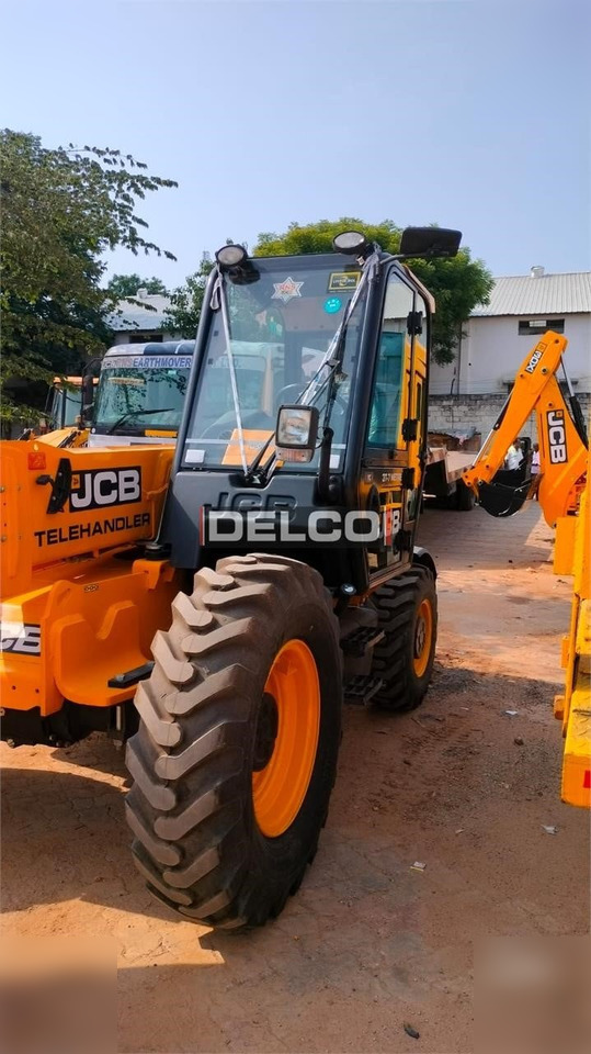 New Telescopic handler JCB 530-70: picture 8