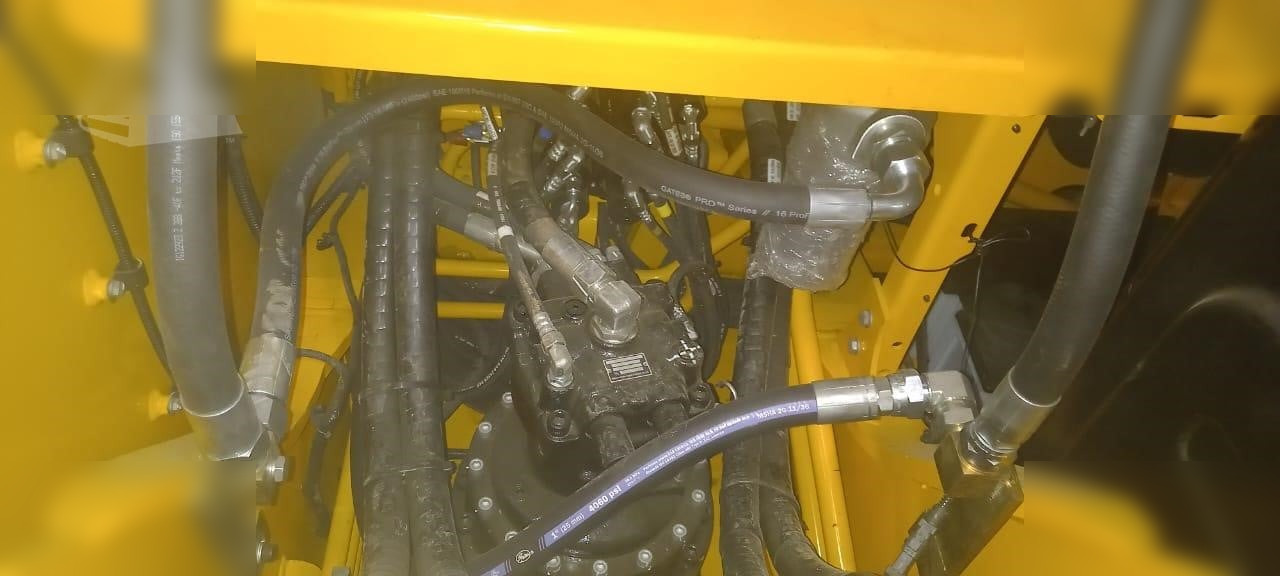 New Crawler excavator JCB JS210 LC: picture 11