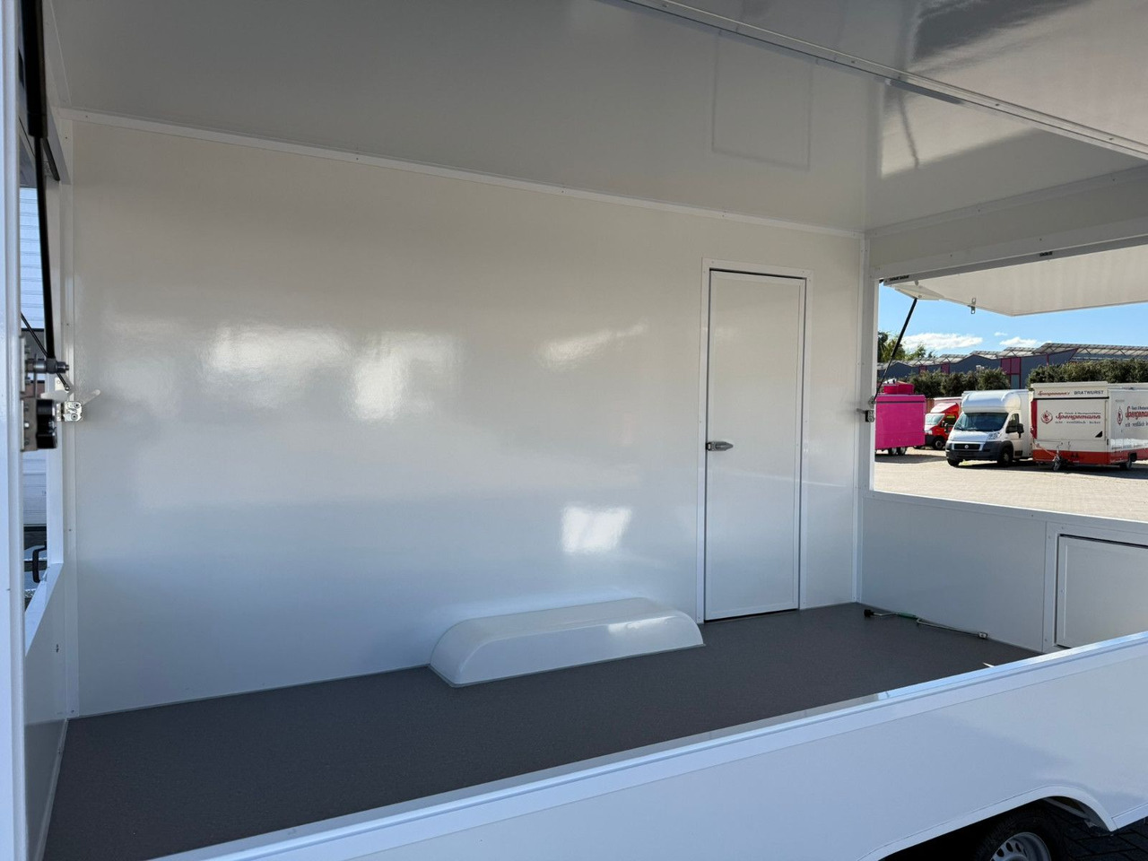 Esselmann Karello 4.2i Verkaufsanhänger Imbiss - Vending trailer: picture 5 Esselmann Karello 4.2i Verkaufsanhänger Imbiss - Vending trailer: picture 5