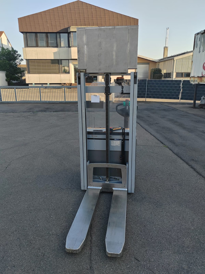 Jungheinrich EJC 112z/ remote control/ acid protect/ initial/ 511h - Stacker: picture 2 Jungheinrich EJC 112z/ remote control/ acid protect/ initial/ 511h - Stacker: picture 2