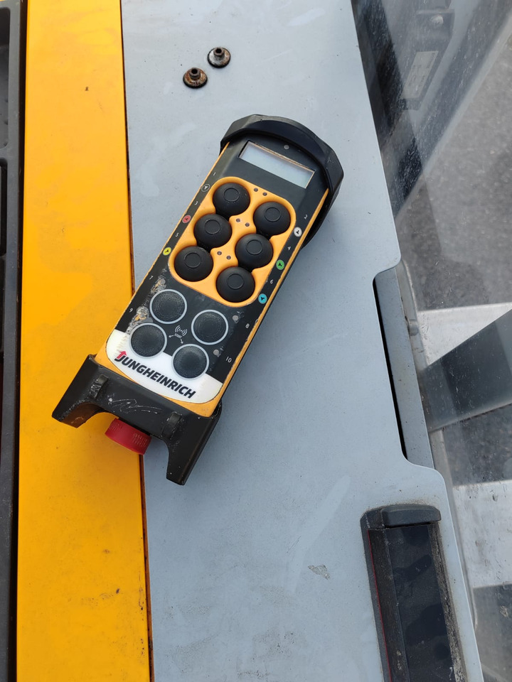 Jungheinrich EJC 112z/ remote control/ acid protect/ initial/ 511h - Stacker: picture 3 Jungheinrich EJC 112z/ remote control/ acid protect/ initial/ 511h - Stacker: picture 3