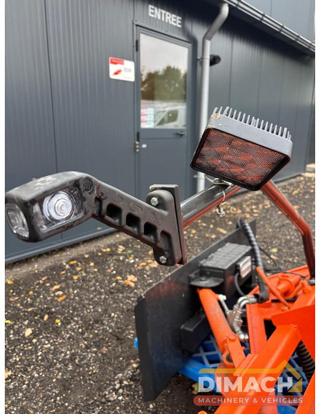 Pronar Snowblade 205 cm Sneeuwschuiver hydraulische draaibaar, met Bobcat opname 205 cm breed - Attachment: picture 5 Pronar Snowblade 205 cm Sneeuwschuiver hydraulische draaibaar, met Bobcat opname 205 cm breed - Attachment: picture 5